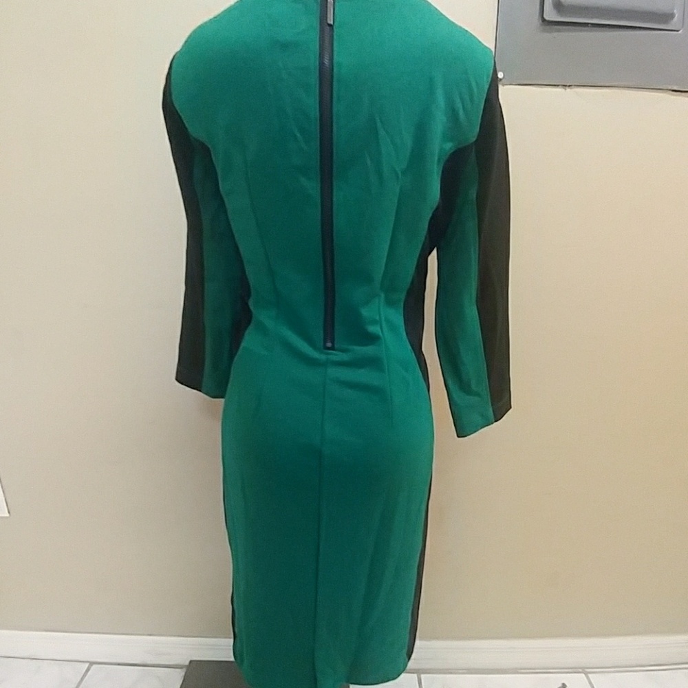 Queen Collection GREEN Colorblock dress - Picture 3 of 3